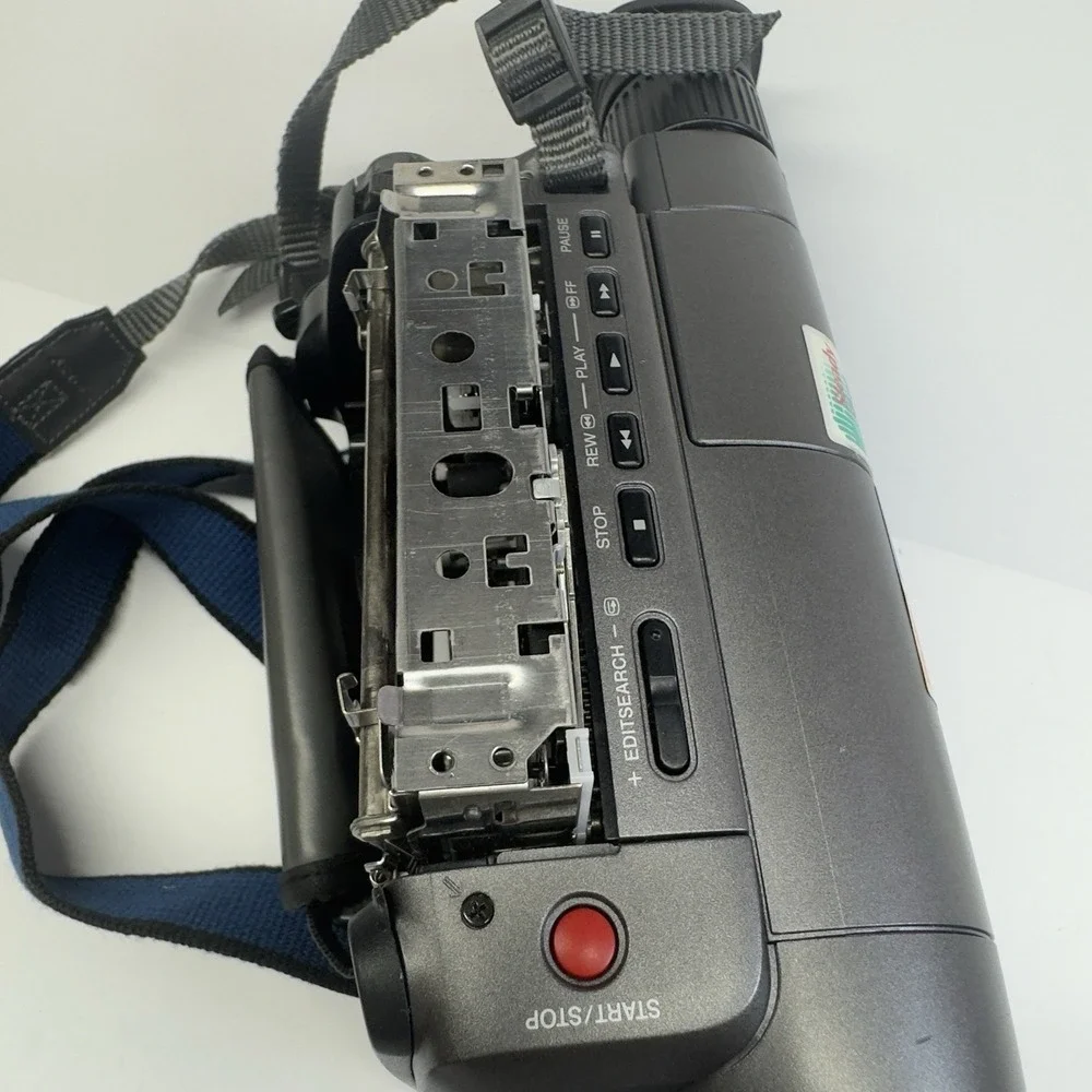 Sony CCD-TRV22 Handycam Video8 8mm Camcorder For Parts or Repair Vintage